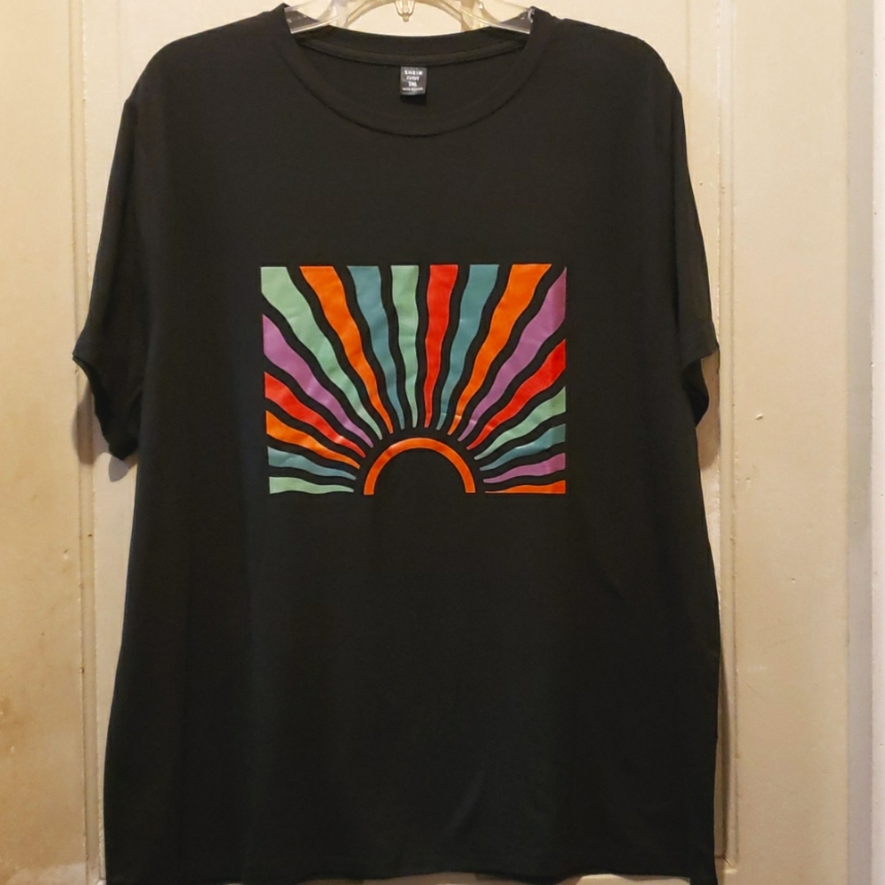 New without tags womens plus size 2XL Black Rainbow Sunrays T-Shirt